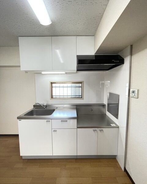 2DK41 / Eda12 / NOKey$ / MotorcycleParking R94