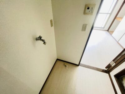1K Apt on Top Floor in FutakoShinchi F92