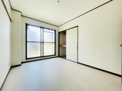 1K Apt on Top Floor in FutakoShinchi F92