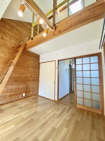 1K Loft Apt on Top Floor in Mizonokuchi W86
