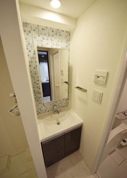 ★1K Apt with Separate BT in Machiya R17