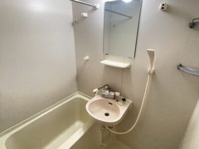 1K Apt with Separate BT in Hatsudai R04