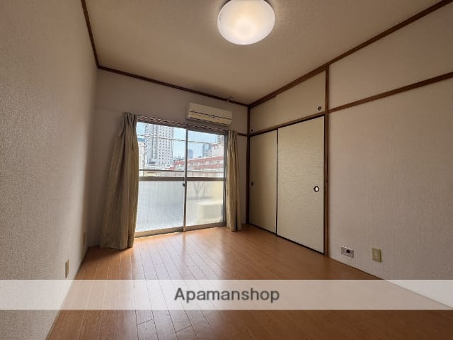 1DK Apt Close to Station in OKUBO R76 005