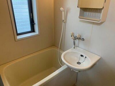 1DK Top Floor Apt with Separate BT in YukigayaOtsuka W90 100