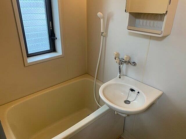 1DK Top Floor Apt with Separate BT in YukigayaOtsuka W90 100