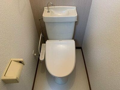 1DK Top Floor Apt with Separate BT in YukigayaOtsuka W90 100