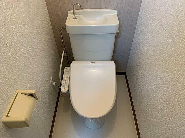 1DK Top Floor Apt with Separate BT in YukigayaOtsuka W90 100