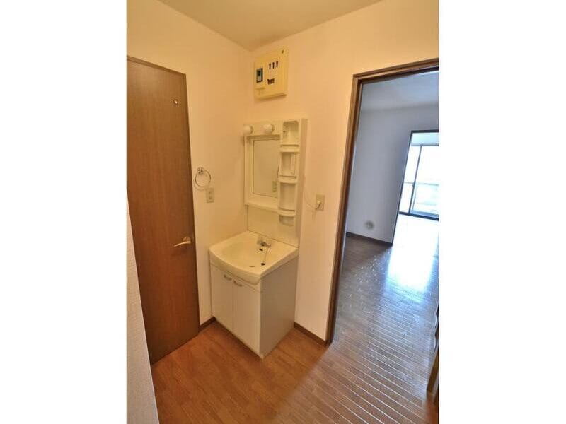 1DK Apt on Top Floor in Hiyoshi W01 055