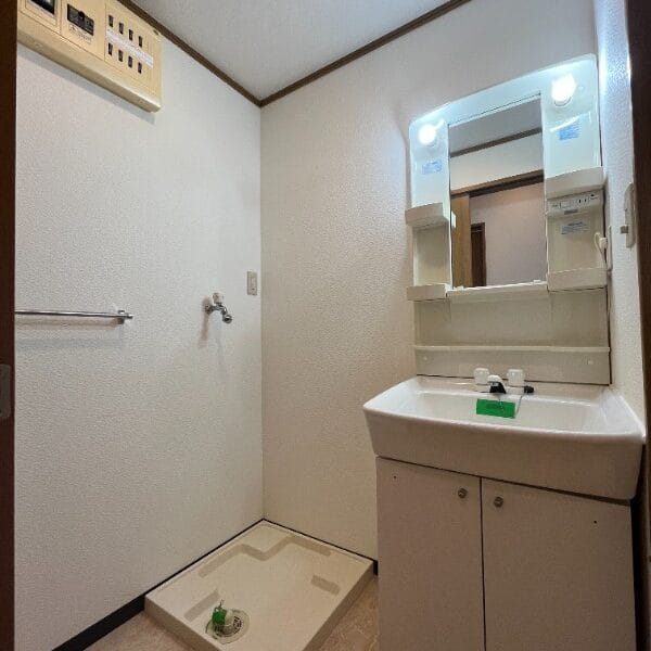 〇1LDK Apt on Top Floor in KishineKoen W03 105