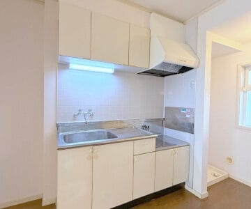 3DK Apt with Car Parking in Miyazakidai W94 101