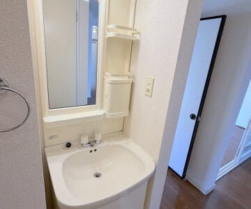 3DK Apt with Car Parking in Miyazakidai W94 101