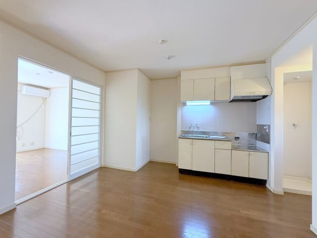 3DK Apt with Car Parking in Miyazakidai W94 101