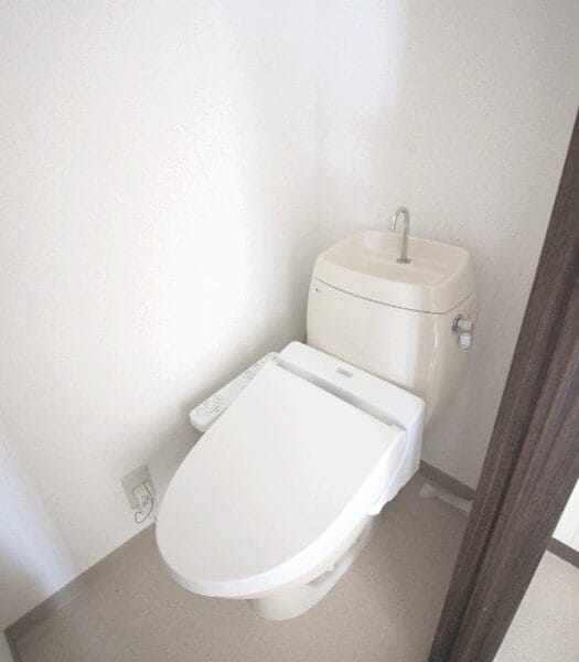 2K APT on Top Floor in Niiza F88 001