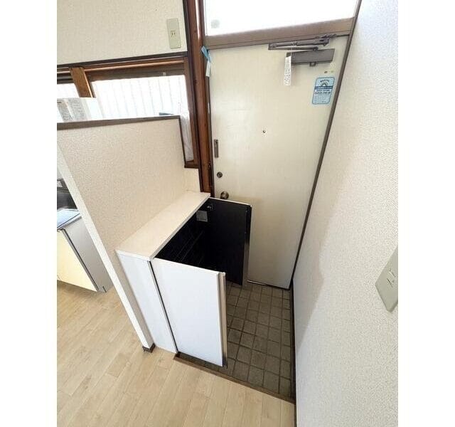 2DK APT on Top Floor in KitaUrawa W87 001