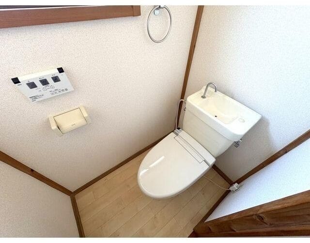 2DK APT on Top Floor in KitaUrawa W87 001