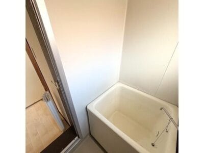 2DK APT on Top Floor in KitaUrawa W87 001