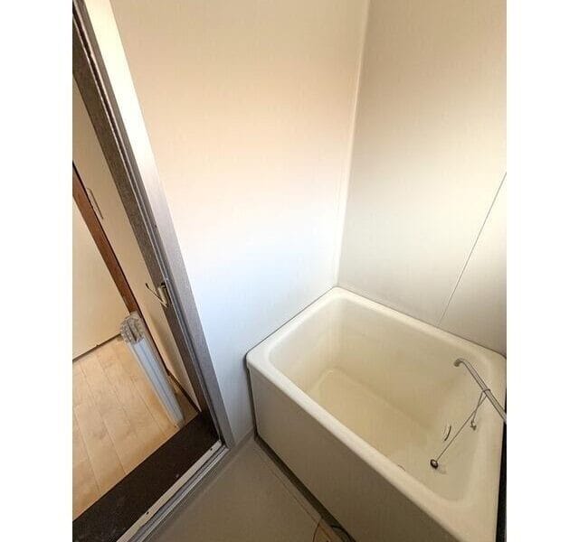 2DK APT on Top Floor in KitaUrawa W87 001