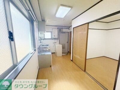 2DK Corner Room Apt in Sangenjaya F76 101