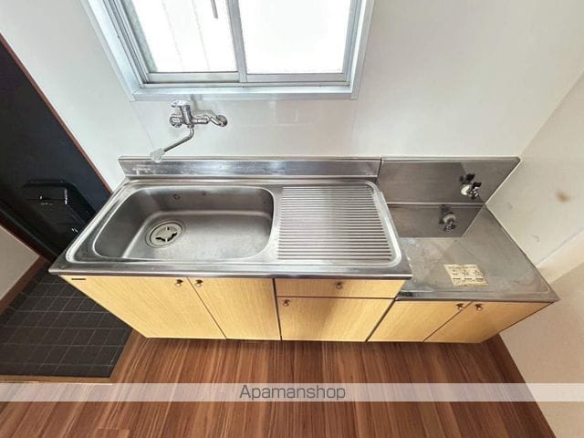 2DK Apt on Top Floor in Shinozaki F96 101