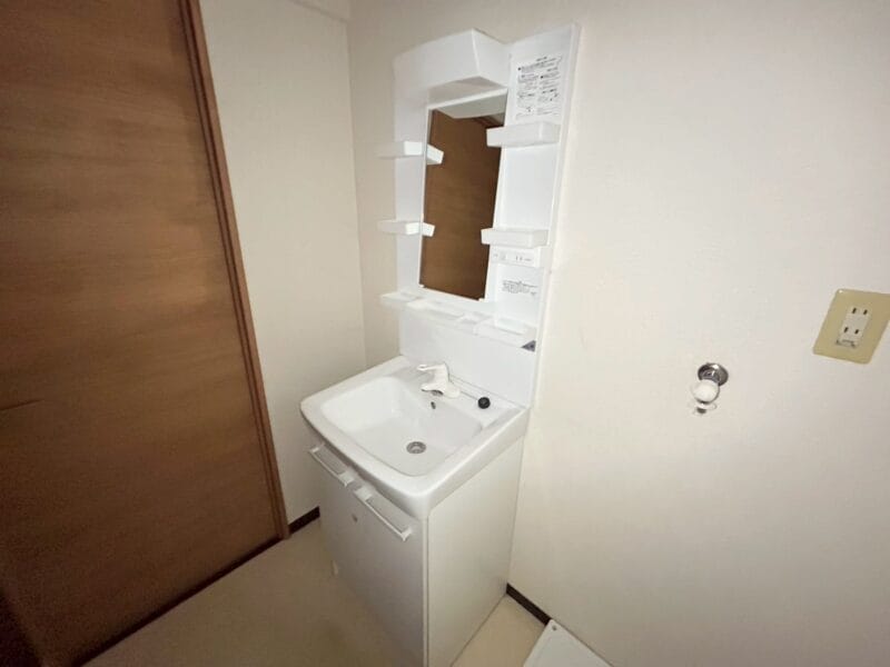 2DK Apt on Top Floor in Shinozaki F96 101