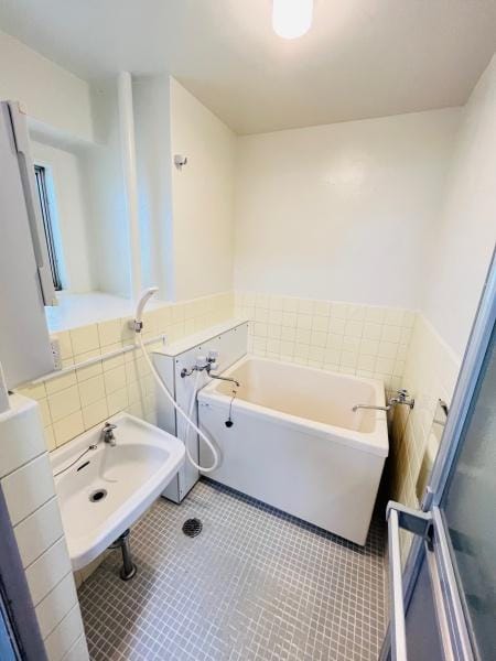 1DK Apt with Separate BT in Honancho R74 105