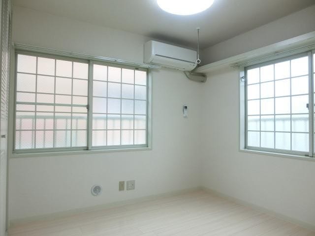 2K Apt on Top Floor in Shinozaki W91 101