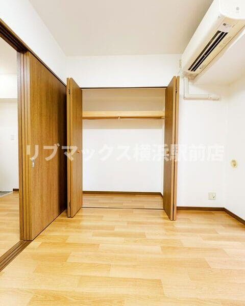 1DK Corner Room Apt in KANAGAWA S97 011