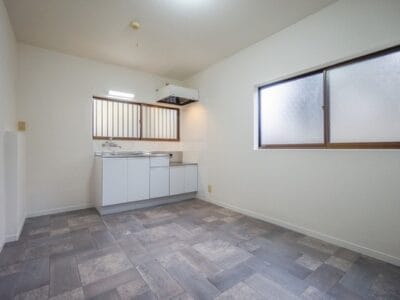 2DK Apt on Top Floor in Matsudo W89 101