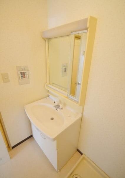 2DK Corner Room Apt in Yono R88 101