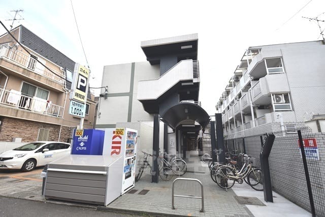 2K on Top Floor in Hachimanyama R85 101