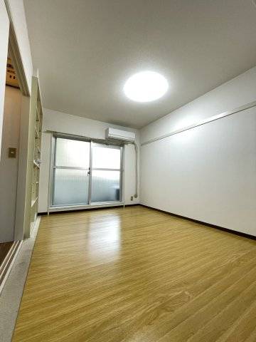 00R0R_jy2GRC1Eq5x_05O07K_1200x900