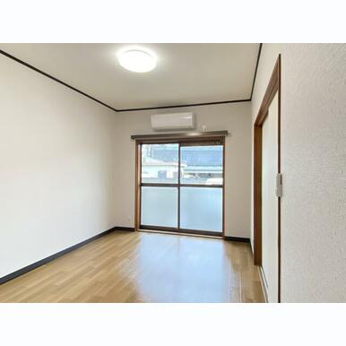 1957138372_386x386_#fcfdff