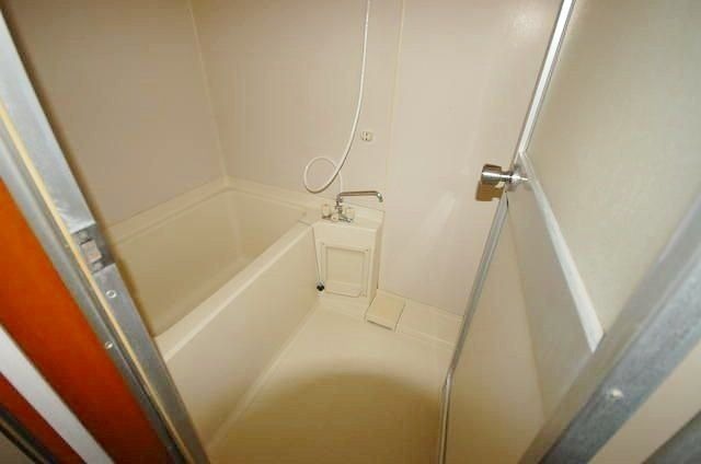 imgi_11_100502021437_2o