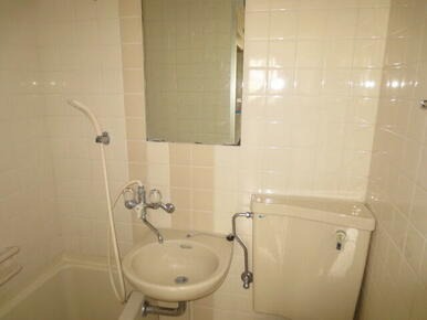 imgi_12_01KGMDJZ82Y418507DPD27M3MQ