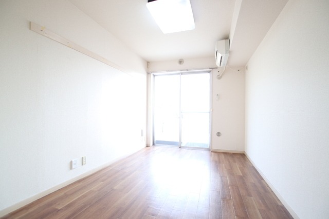 imgi_2_01KNQMNTRHC5A2PP9AXWNKBEGE