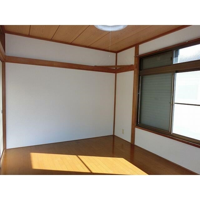 imgi_2_01KNTQDJKT54YD7XJZ3G684S4A