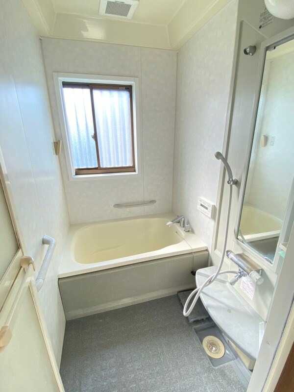 imgi_6_01KMMRH0VFMS3XEACM9179QG8X