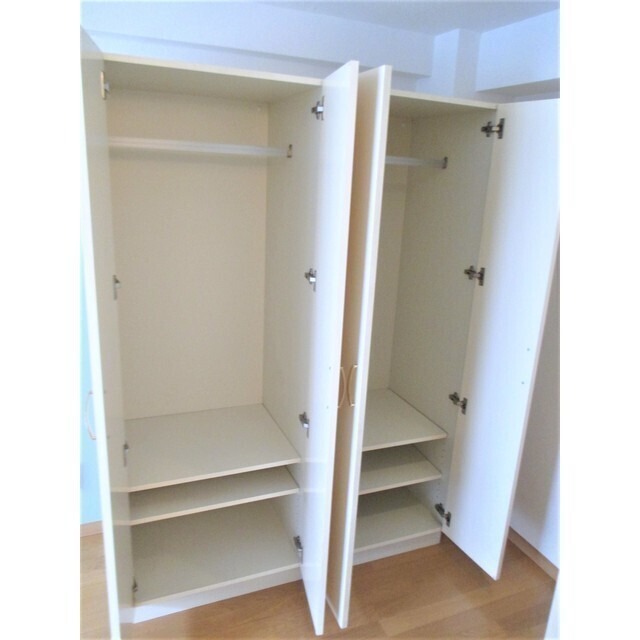 imgi_6_01KNT5A0MEK37KJE6NY46CYQ4K